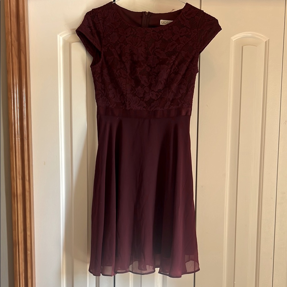 Cocktail Dress; Women’s :Small; Wine color ; Perfect for Fall! Worn Once